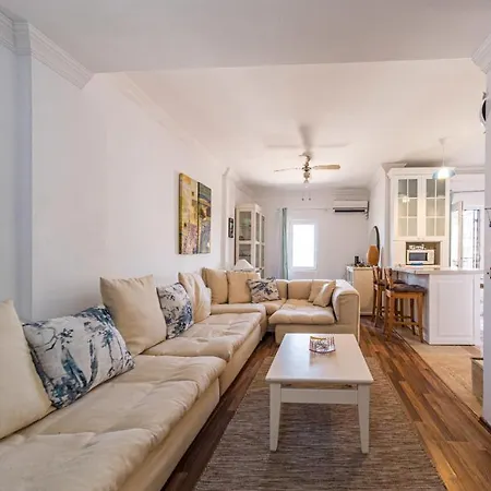Charming House With Amazing Sea View In Bodrum 빌라 규무슬럭