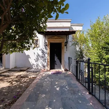 Charming House With Amazing Sea View In Bodrum 규무슬럭